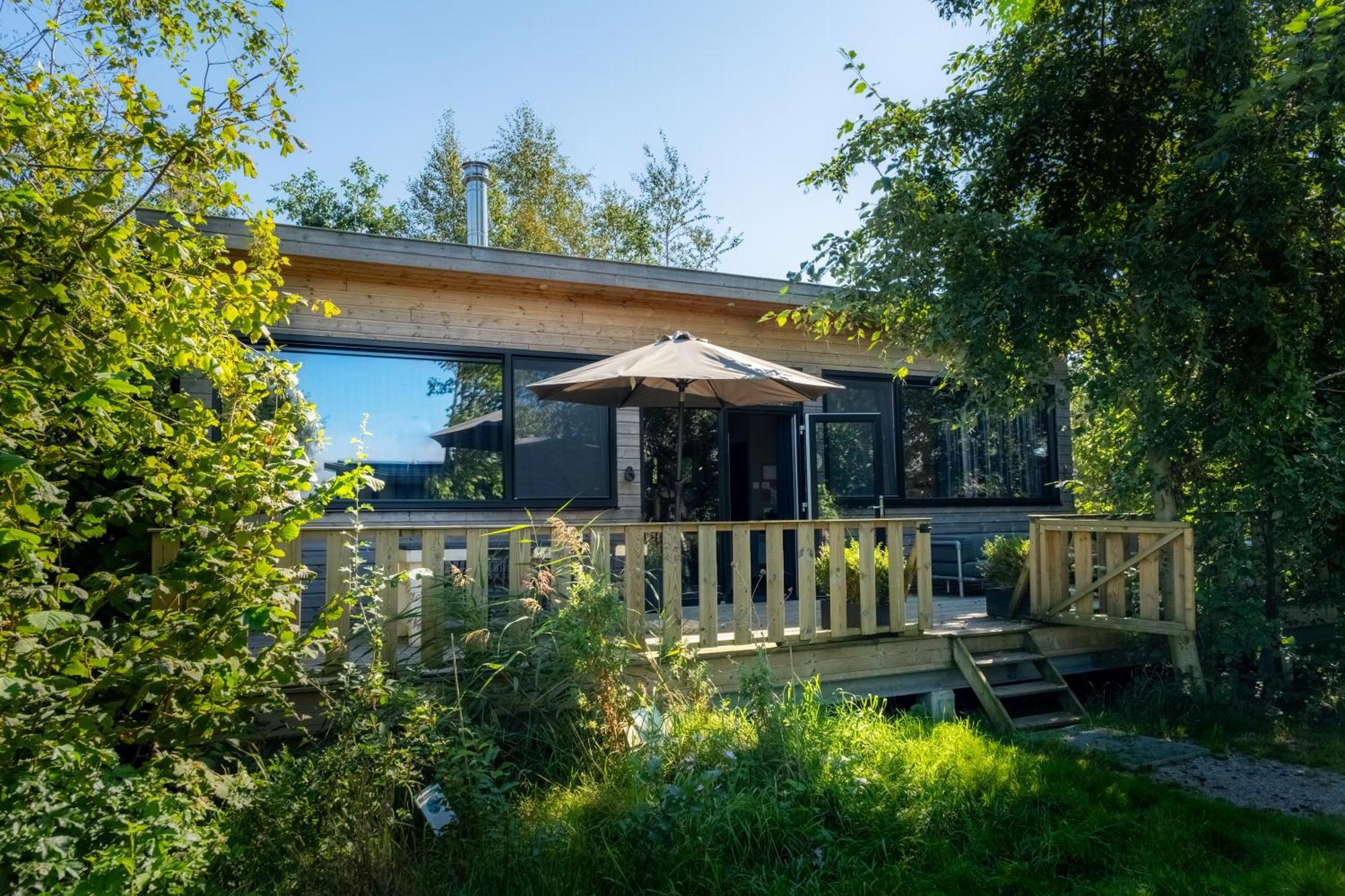 Pean-Buiten Waterlodges Nes  Exteriör bild