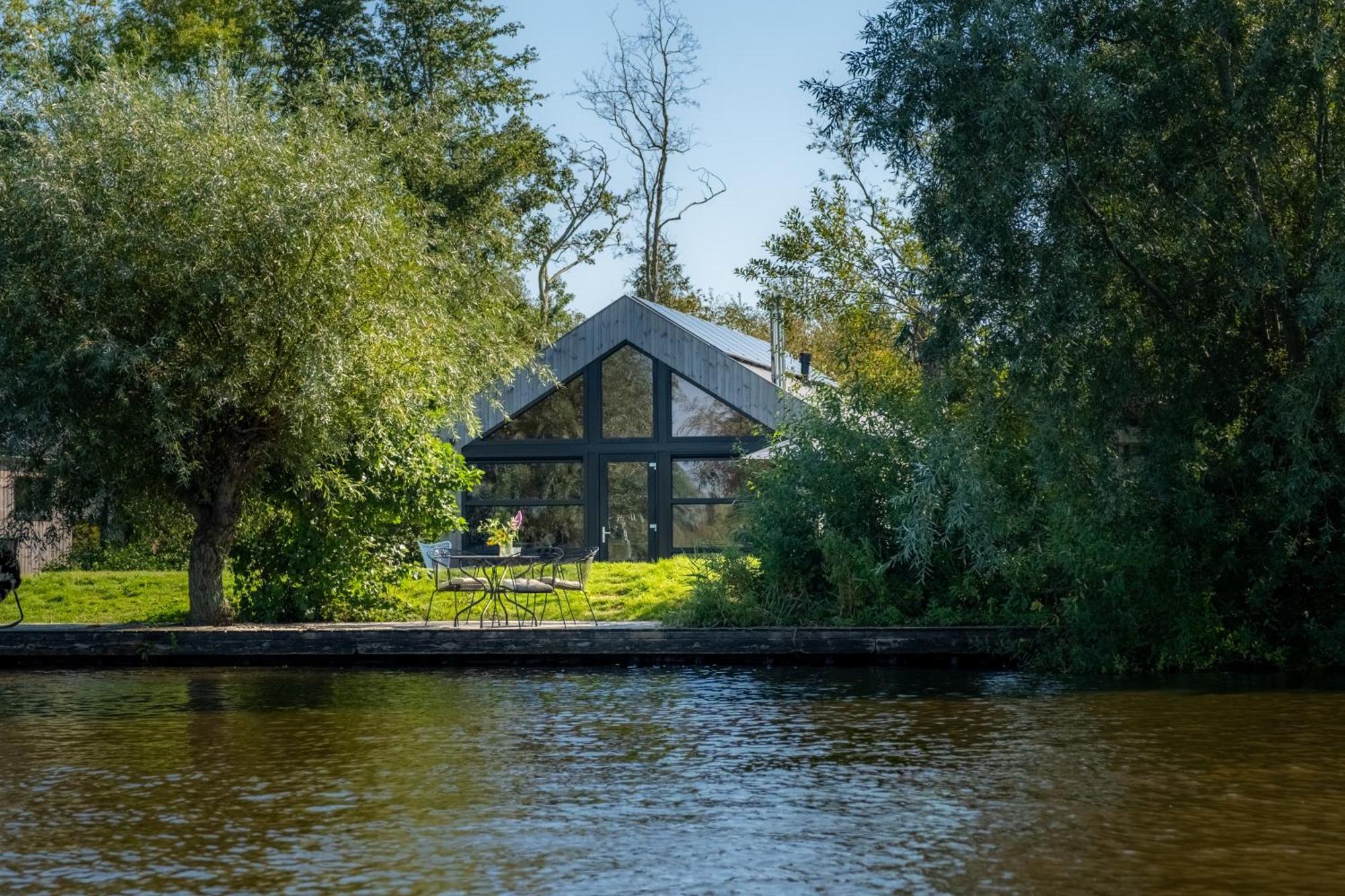 Pean-Buiten Waterlodges Nes  Exteriör bild